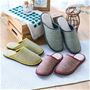 (上から時計まわりに)ネイビーL、レッドM、グリーンM<br>もっちり弾力!! 新感覚のはずむスリッパが登場!