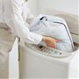 ネットに入れて、ご家庭の洗濯機で気軽に洗えます。<br>※写真はイメージです。