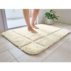 足が埋もれるフカフカ吸水バスマット(抗菌防臭)