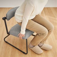 「もたれる」から「のせる」Re:ノセルチェア