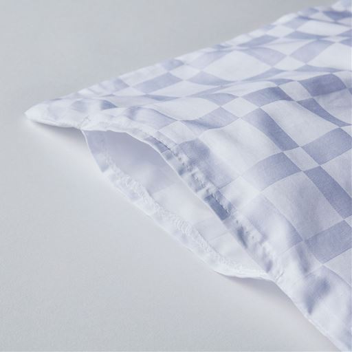 掛け布団カバーはファスナーの反対側に3ケ所のスリットを入れることで、装着・取り外しがより簡単になりました。<br>※写真はイメージです。お届けのカラーとは異なります。