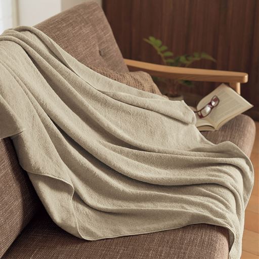 (2)ベージュ<br>選りすぐりの上質な綿を使ったリラックスブランケットです。