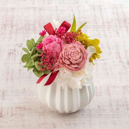 王道の優しい色合いのプリザーブドフラワーアレンジメント。