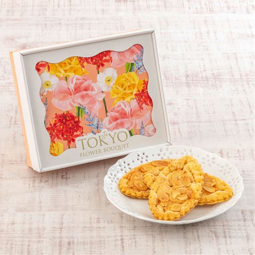 何層にも重なったパイとアーモンドのハーモニーをお楽しみください。