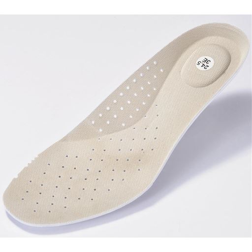 【こだわりPOINT】かかとを包み込み、歩行を安定させるカップ状の中敷。取り外して洗えます。