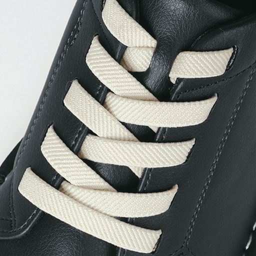 ゴムの伸縮で足入れしやすく、脱ぎはきスムーズ