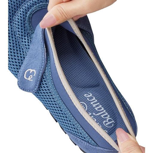 【こだわりPOINT】履きやすい伸びる素材でフィット