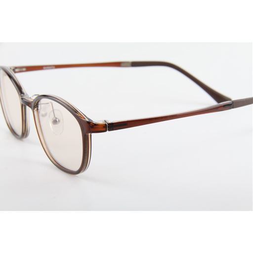 柔らかな<br>ワイヤー入り<br>耳の形に変形して、<br>ぴったりフィット