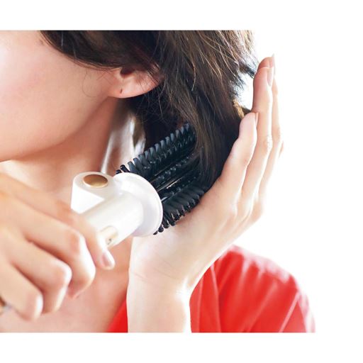 手を添えながらスタイリングOK