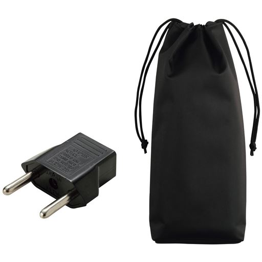 持ち運びに便利なポーチと、海外でも使用可能なC2プラグ付き。