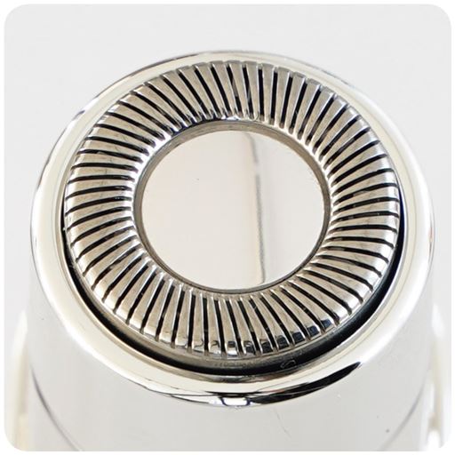 刃が肌に直接触れない仕様