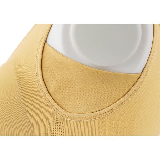 サイドクローズドパッド(脇パッド) 抗菌防臭のメッシュ生地の脇パッドがはみ肉も脇汗もキャッチ。