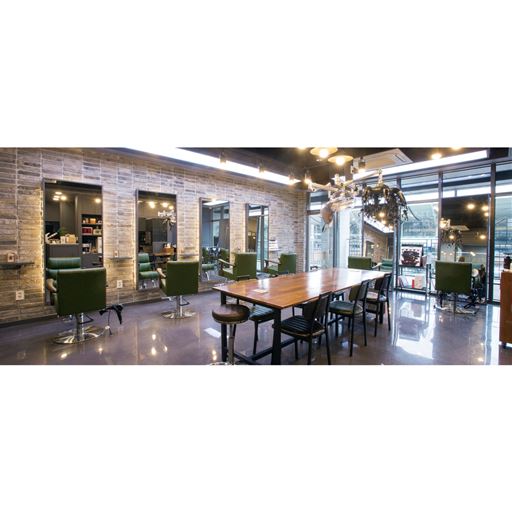 【高級サロン品質】<br>毛髪研究のプロの技術を集結。<br>高級サロン向けヘアケアメーカーと共同開発<br>「ハホニコ」など高級サロン向けヘアケアを開発するプロテックス・ジャパンと共同開発。毛髪のプロの仕上がりを実現。