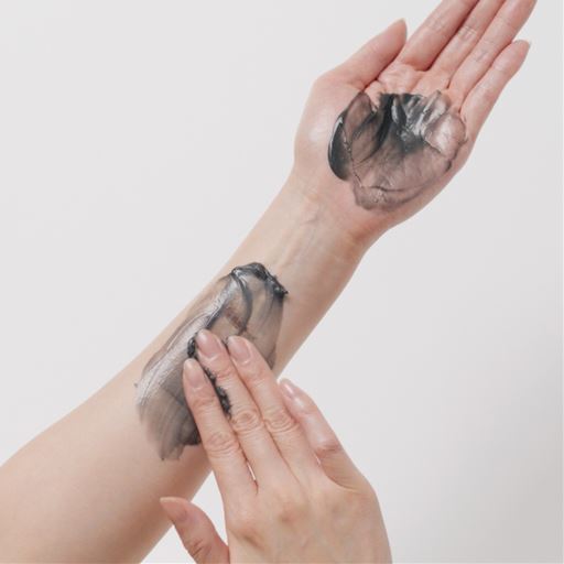 手でなじませることで洗浄成分と美容成分を内包した微粒子カ<br>プセルがとろとろに変化!