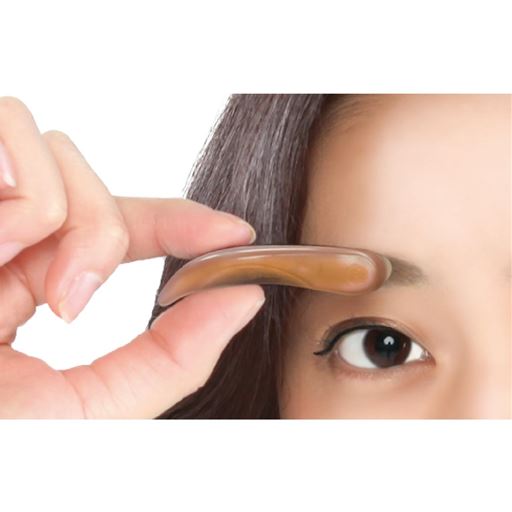 ポンッとスタンプすれば時短で美眉が完成<br>※使用イメージ