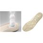 クッション性のよい凹凸の中敷を採用。かかと部は二重にクッションを配置し、衝撃を緩和。