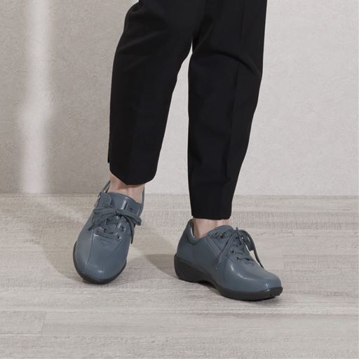 ブルー<br>足あたりが優しいかかとクッション<br>※着用イメージ