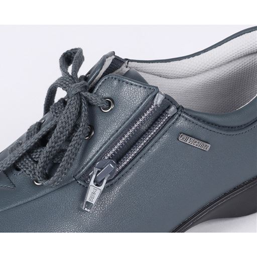 甲外側ファスナーと内側ゴムで脱ぎはきラクチン