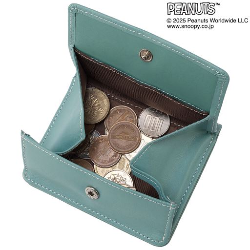 エメラルドグリーン<br>がばっと開いて、小銭が見やすい!