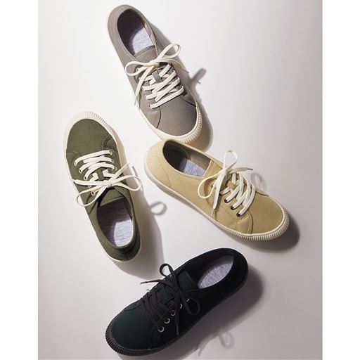 (左から時計回りに)カーキ、グレー、ベージュ、ブラック