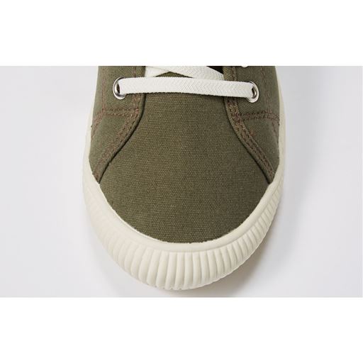 幅広のつま先 つま先が窮屈にならない足指のびのび設計