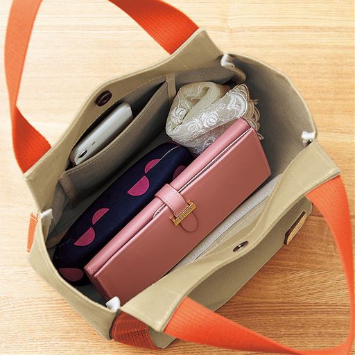お出かけの必需品がすっぽり。中が見えにくいマグネットホック付きです。<br>※イメージ