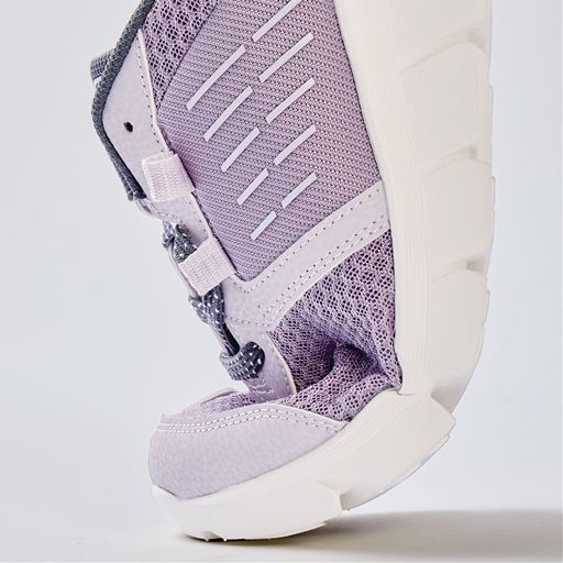 屈曲性がよい靴底 フィットし歩きやすい。