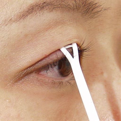 押すだけ! <br>※メーキャップ効果による