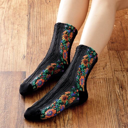 足元彩るフロート編みで ふんわりあったか