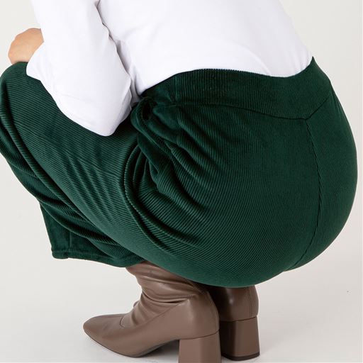 ヨコストレッチでしゃがんでも腰・お尻まわりがラクラク。