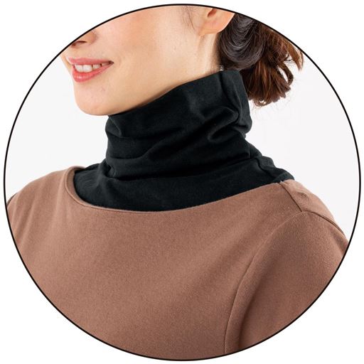 服の内側に入れ重ね着風。長めの丈で服の中に入れてもズレにくい。