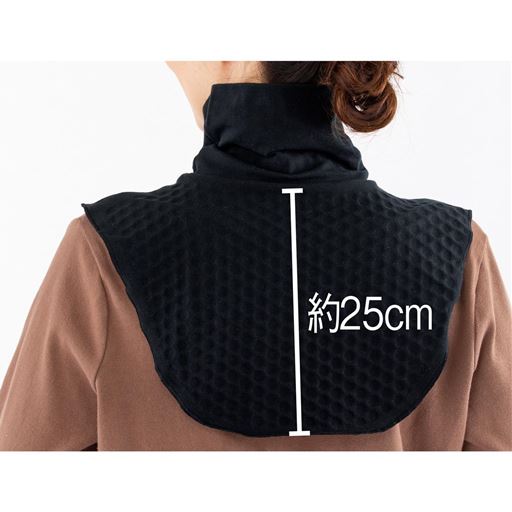 長めの丈で服の中に入れてもズレにくい。