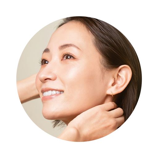 より深刻な年齢サインに。角質層まで浸透し潤いキープ。<br>※イメージ