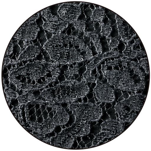 前面は上品なレースを使用。