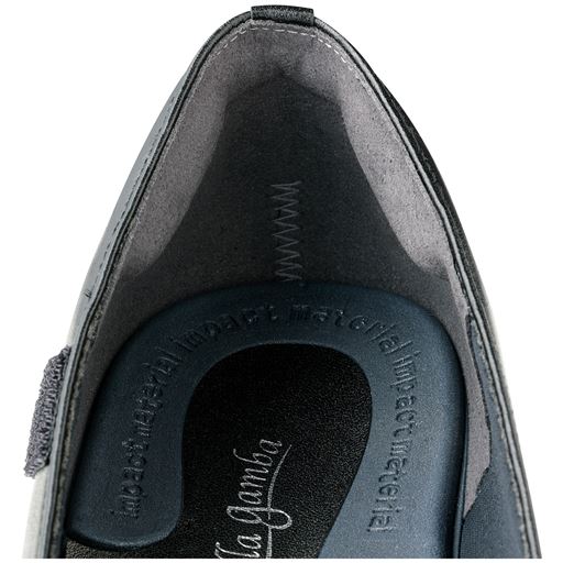 かかとクッションでホールドするから痛くなりにくい