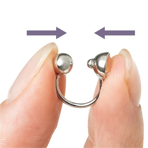 落ちにくい設計 指で幅を調節