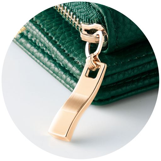 つまみやすい形状の引手で開閉がスムーズ