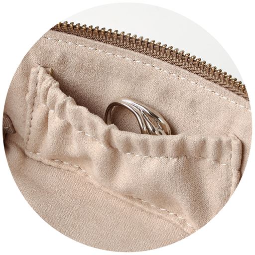 ゴム仕様のオープンポケット