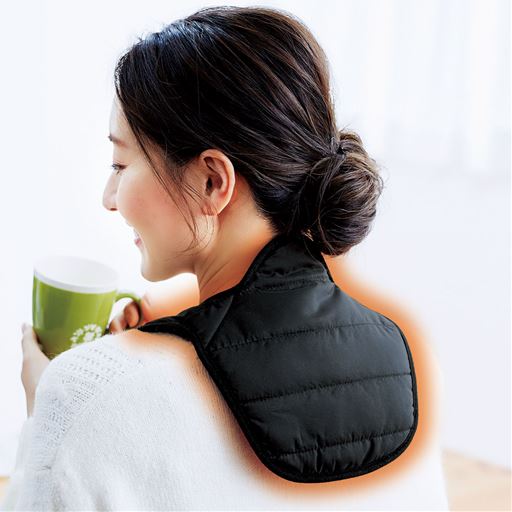 ブラック <br>ハイネック設計で首筋までポカポカ<br>※イメージ
