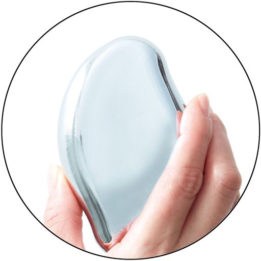 手にフィットして持ちやすいこだわり形状