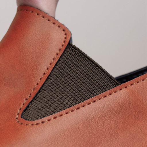 伸びるサイドゴア