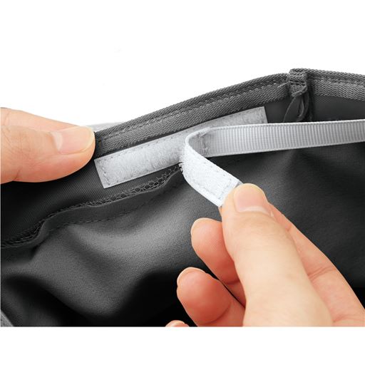 内側のヒモで頭囲サイズ調節可 <br>※実際のヒモの色は黒色です。