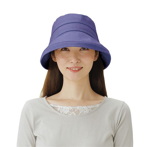 つば縁で小顔効果も!<br>【本品着用時】