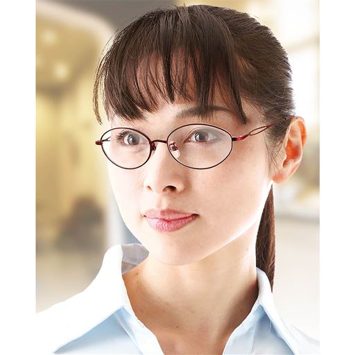 落ち着いた色味とオーバル型で上品な印象に