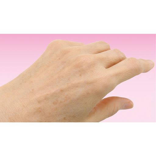 メイク中<br>白肌パウダーのメイク効果で使ってすぐ肌ワントーンUP<br>※仕上がりには個人差があります。