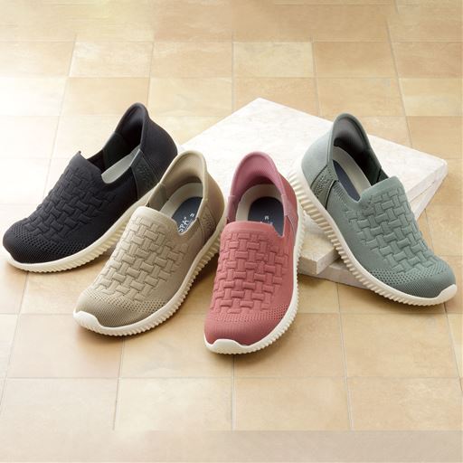 (左から)ブラック、ベージュ、ローズ、ミントグリーン