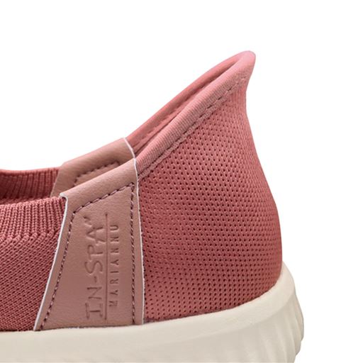 型崩れしにくい踵にそった特殊形状