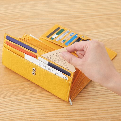 イエロー<br>カードは19枚収納OK。