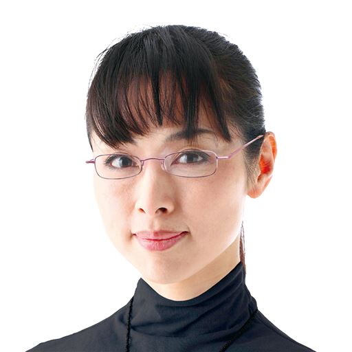 丸みを残したスクエア型とピンク色でやさしい印象に