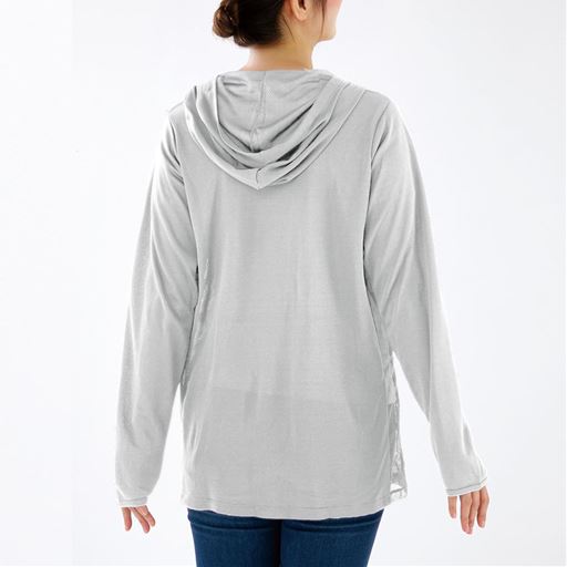 気になるヒップラインを隠せる少し長めの丈